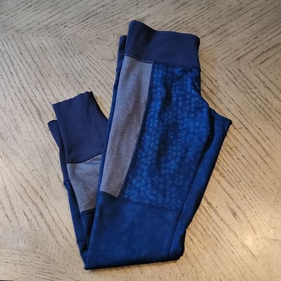 Lululemon size 6 navy leggings with floral print 💙 - Picture 8 of 10